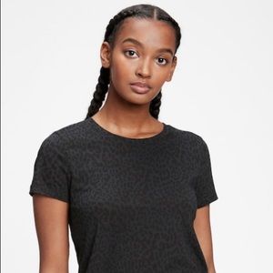 GAP ANIMAL PRINT TEE